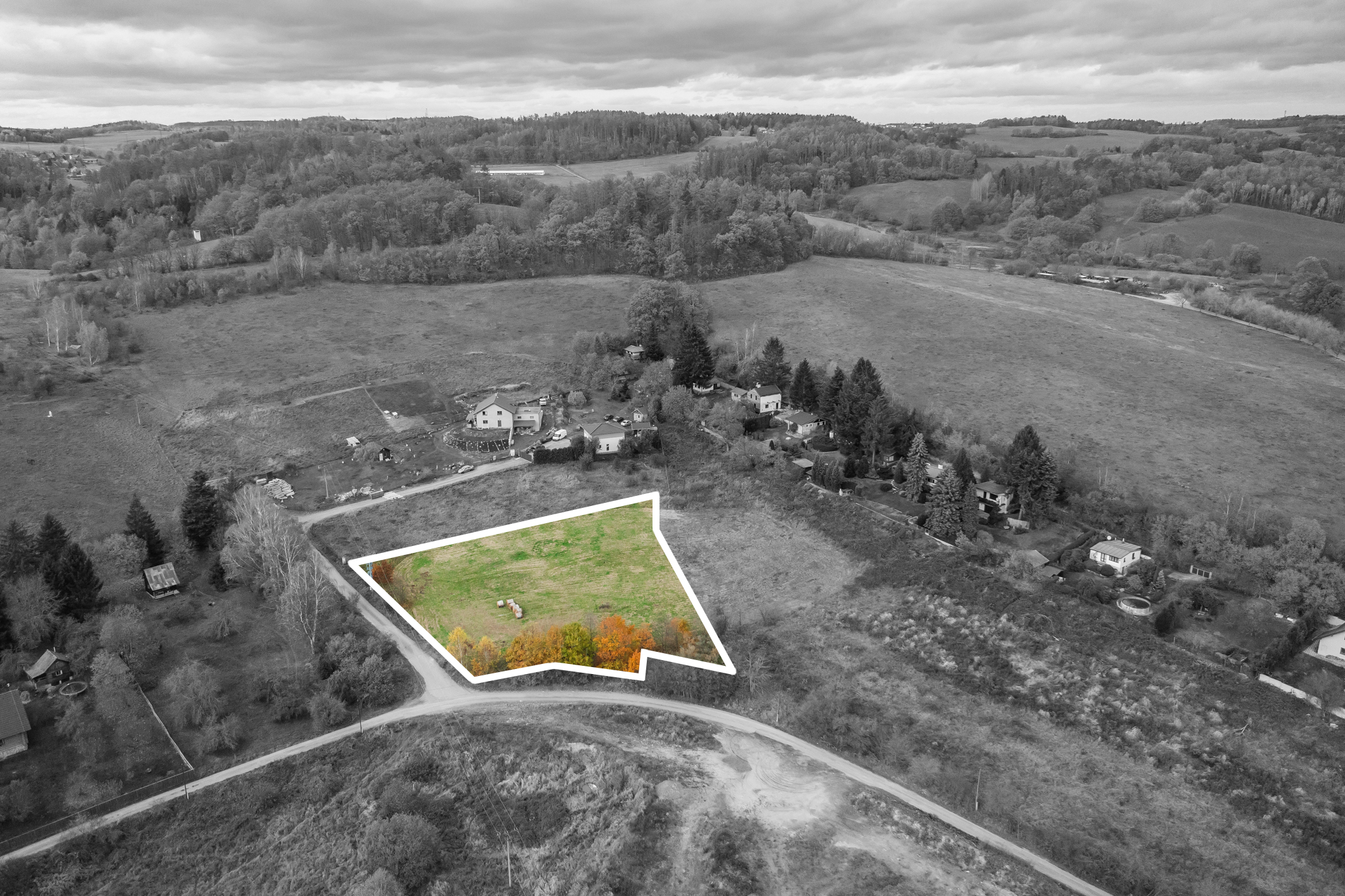 PRODÁNO – Mirošovice u&nbsp;Prahy: Pozemek ideální k&nbsp;výstavbě rodinného domu s&nbsp;velkou zahradou