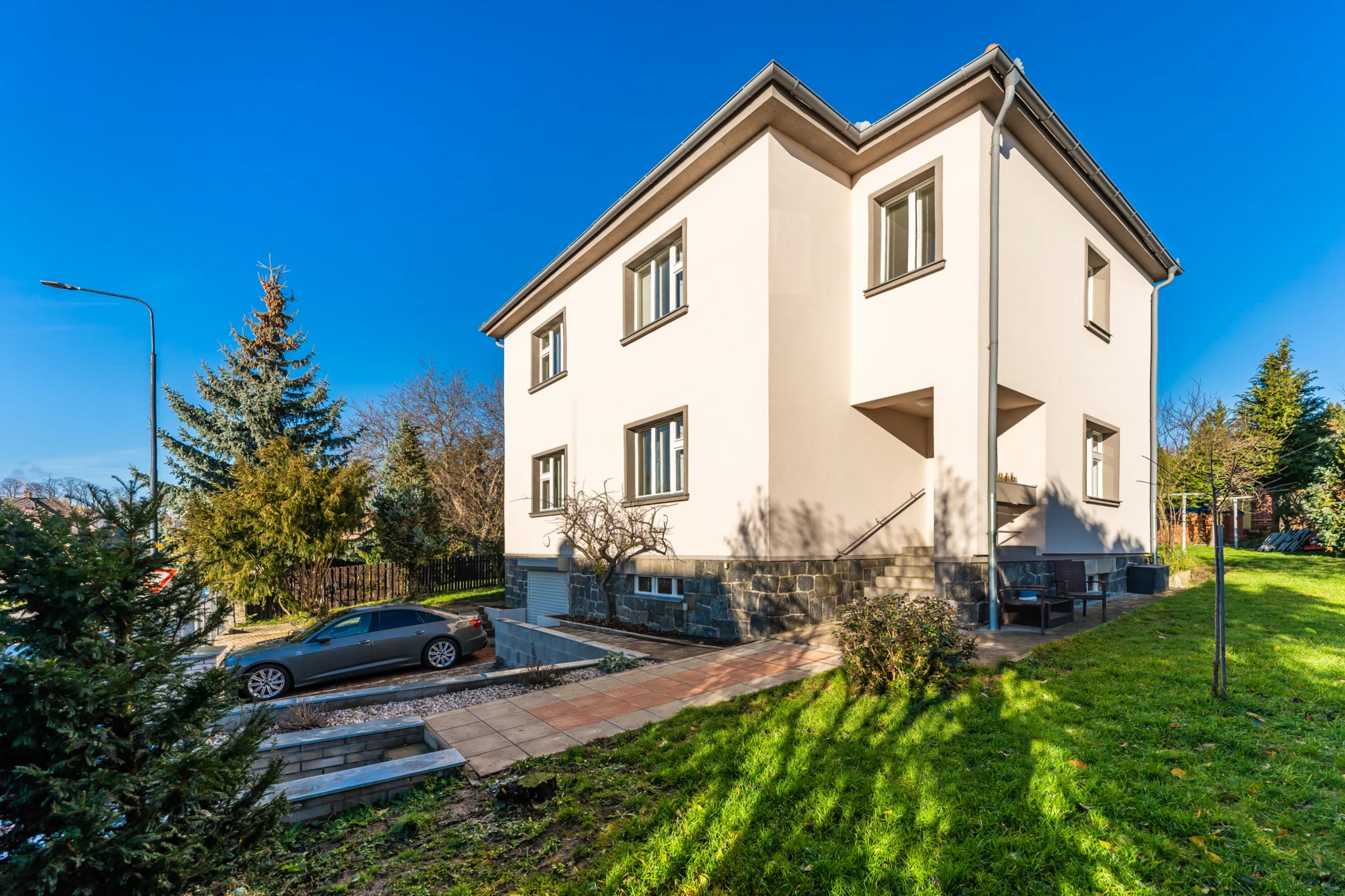 PRODEJ UKONČEN – Rodinný dům 242 m2, pozemek 620 m2, Benešov