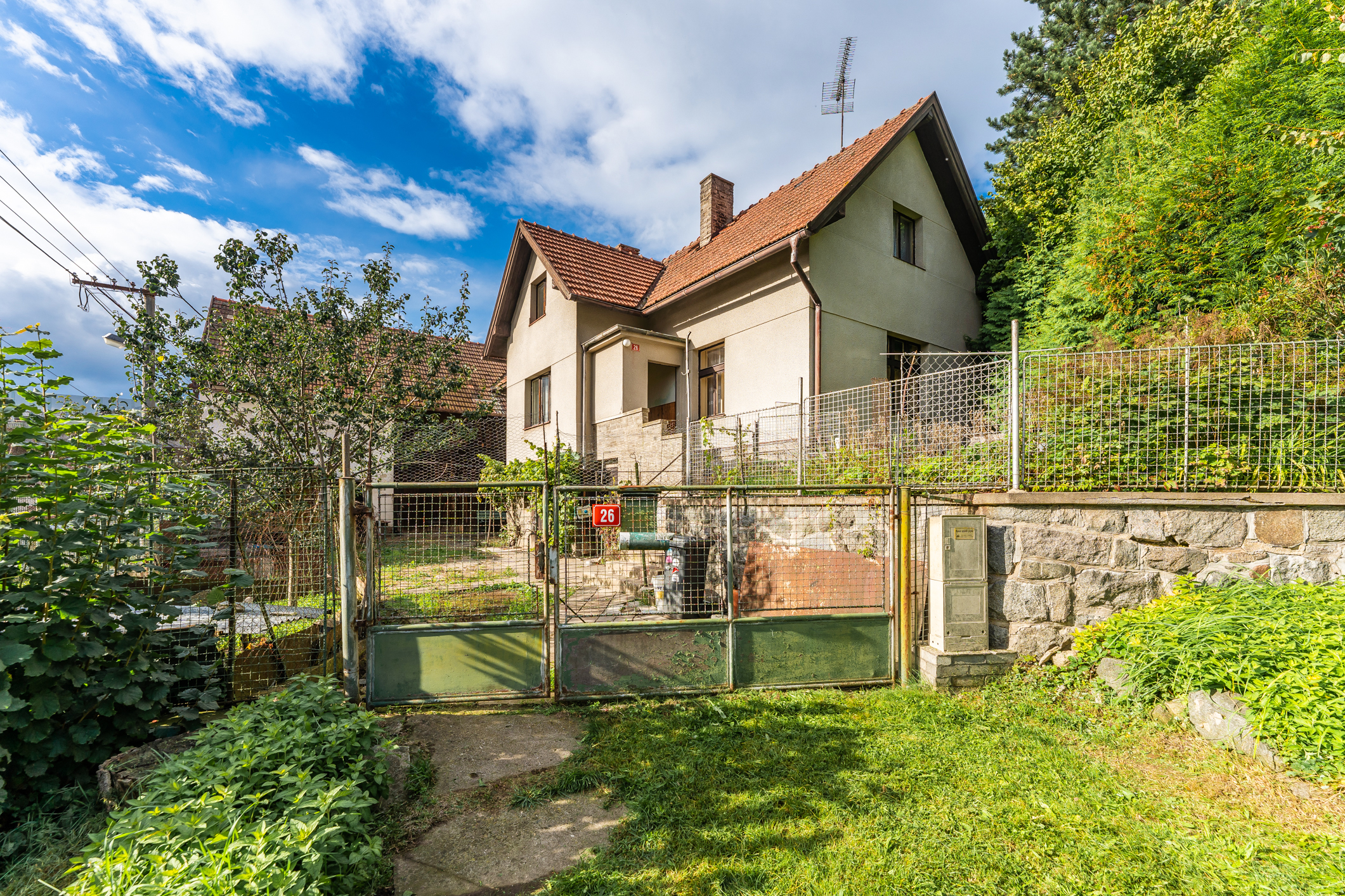 PRODÁNO – Prostorný rodinný dům se stodolou, pozemek 649 m², Mirošovice