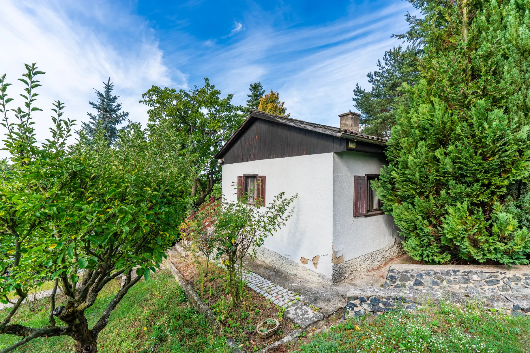 NA PRODEJ – Chata 1+1, 31 m2, vlastní pozemek 428 m2, Zdiby